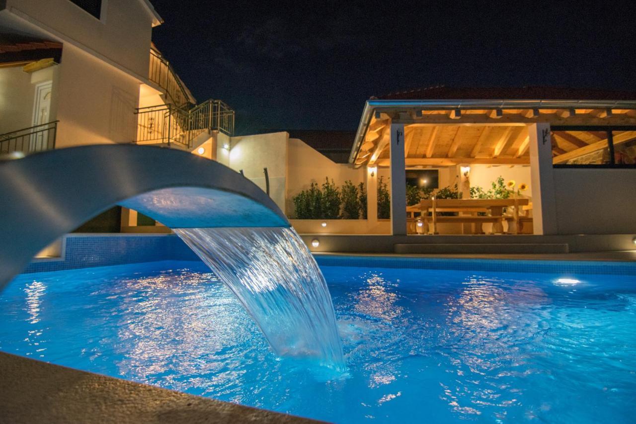 Villa Milena With Heated Pool And Jacuzzi Kostanje Bagian luar foto