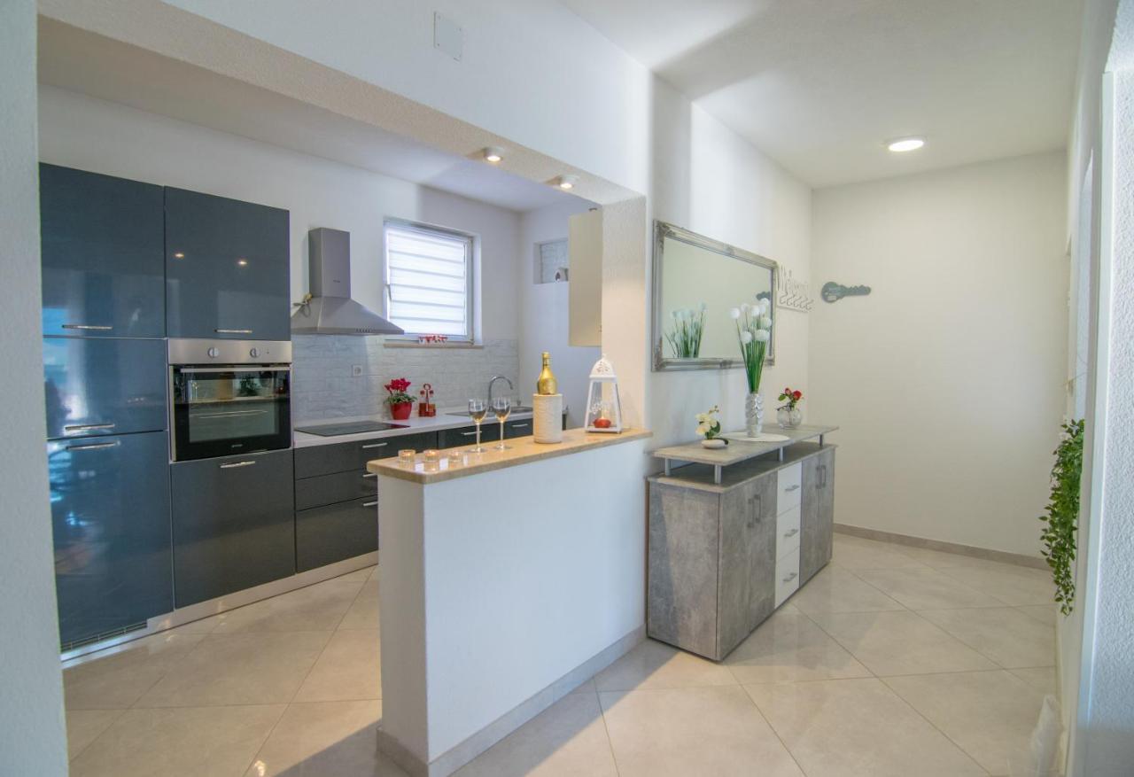 Villa Milena With Heated Pool And Jacuzzi Kostanje Bagian luar foto