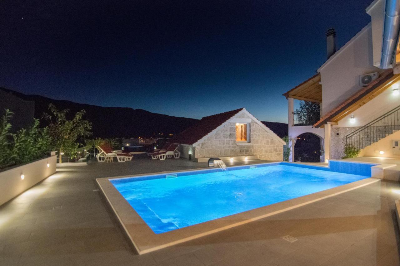 Villa Milena With Heated Pool And Jacuzzi Kostanje Bagian luar foto