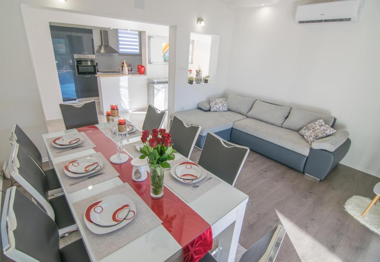 Villa Milena With Heated Pool And Jacuzzi Kostanje Bagian luar foto