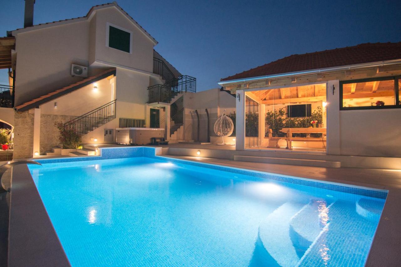 Villa Milena With Heated Pool And Jacuzzi Kostanje Bagian luar foto