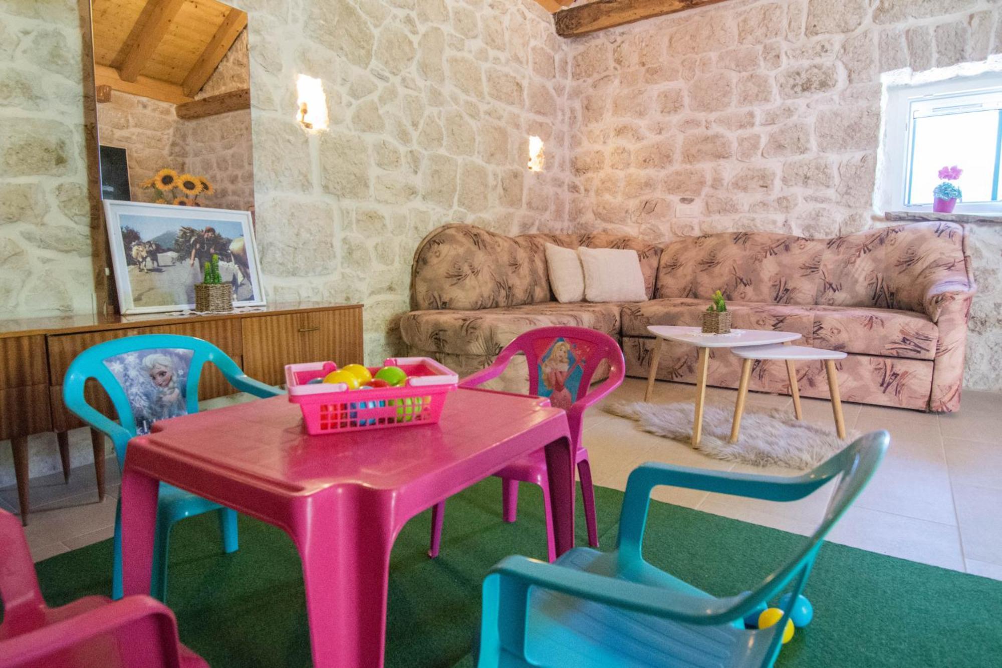 Villa Milena With Heated Pool And Jacuzzi Kostanje Bagian luar foto