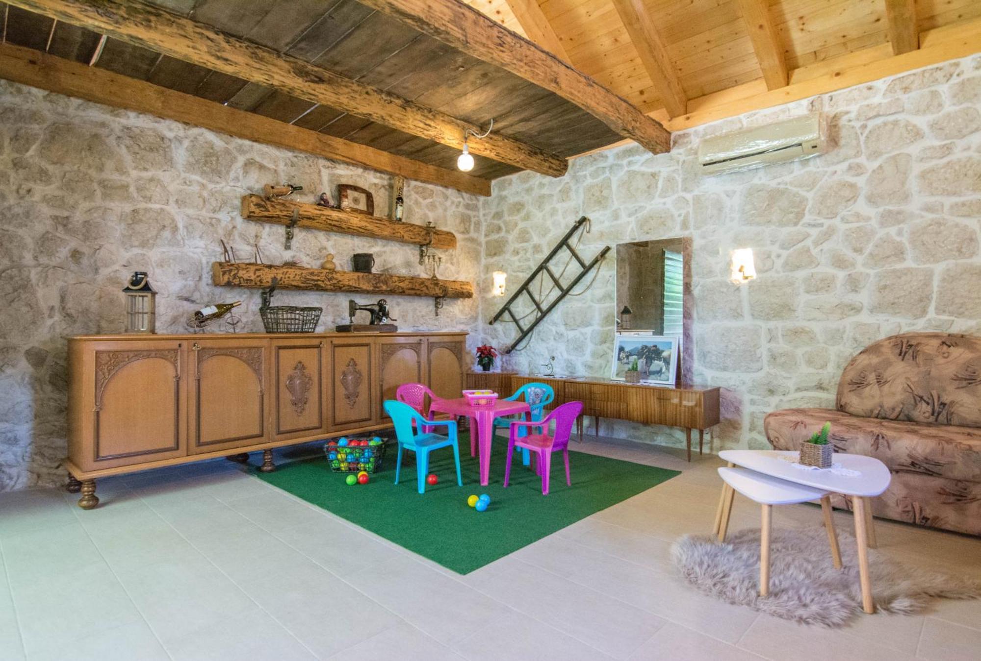 Villa Milena With Heated Pool And Jacuzzi Kostanje Bagian luar foto
